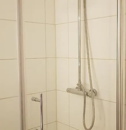 In 9 Apartment